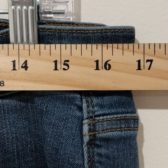 Judy Blue Jeans Women's Size 15/32 Relaxed Fit Denim Whiskering Distressed - Picture 13 of 16